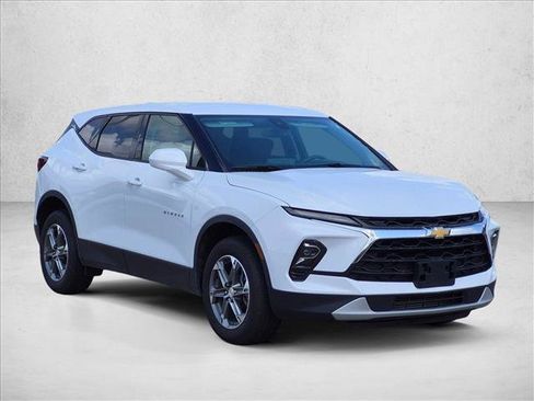 Used 2025 Chevrolet Blazer LT AWD/4WD image 3