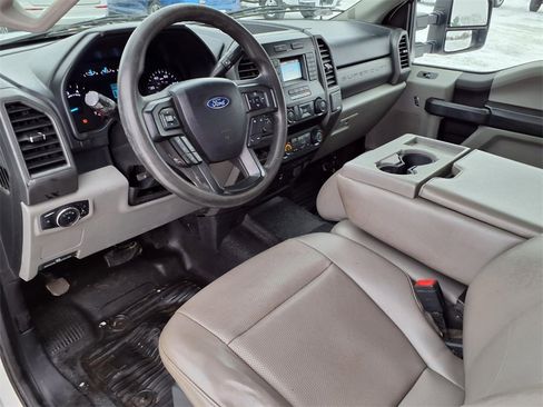 Used 2020 Ford F250 XL w/ Power Equipment Group image 3