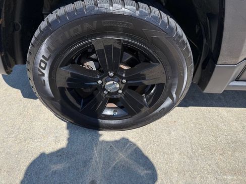 Used 2016 Jeep Patriot Latitude w/ Sun/Sound Group AWD/4WD image 12