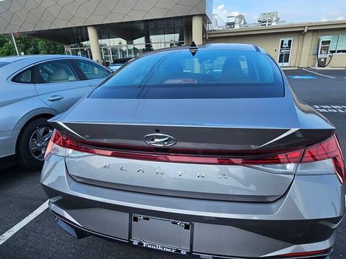Used 2021 Hyundai Elantra SEL w/ Convenience + Premium Package FWD image 4