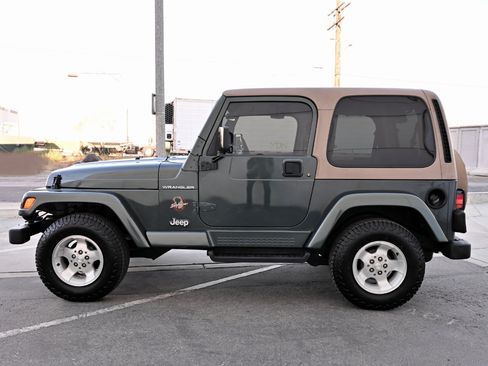 Used 2002 Jeep Wrangler Sahara AWD/4WD image 4