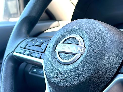 Used 2025 Nissan Altima 2.5 SV FWD image 30