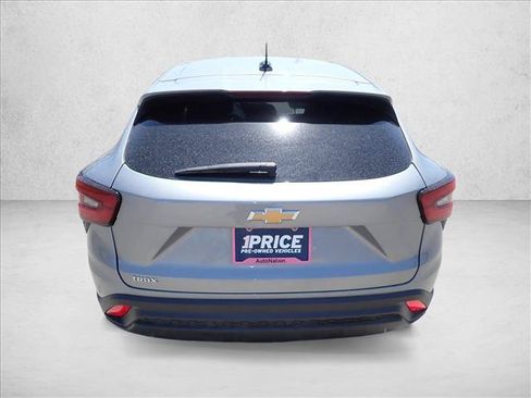Used 2024 Chevrolet Trax LS w/ Driver Confidence Package FWD image 3