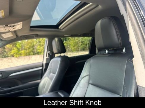 Used 2019 Toyota Highlander XLE AWD/4WD image 12