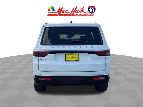 Used 2024 Jeep Wagoneer 4WD w/ Premium Group I image 6