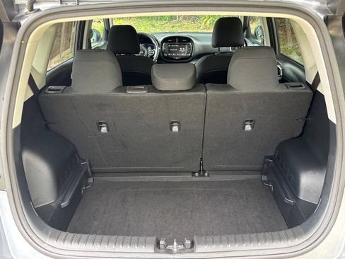 Used 2025 Kia Soul LX w/ LX Technology Package FWD image 29