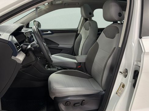 Certified 2024 Volkswagen Taos SE w/ Panoramic Sunroof Package AWD/4WD image 17
