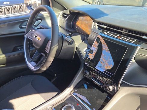 New 2025 Jeep Grand Cherokee Laredo X image 9