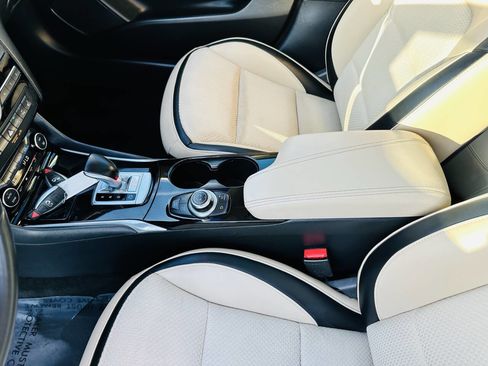 Used 2019 INFINITI QX30 w/ Navigation Package image 28