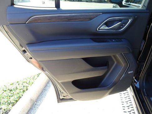 Used 2022 Chevrolet Tahoe Z71 w/ Luxury Package image 17