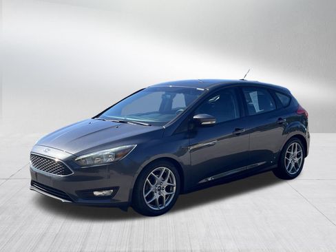 Used 2015 Ford Focus SE w/ Equipment Group 201A FWD image 3