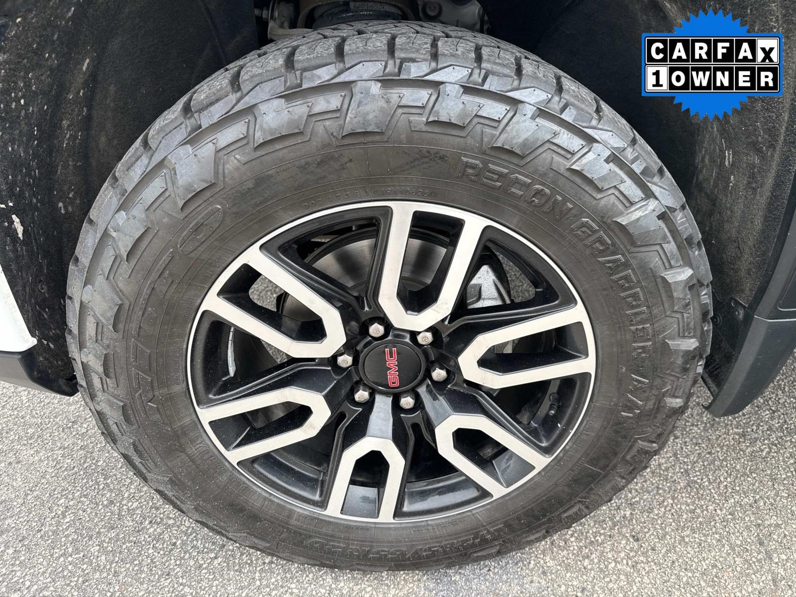 Used 2024 GMC Sierra 1500 AT4 w/ Technology Package AWD/4WD image 11