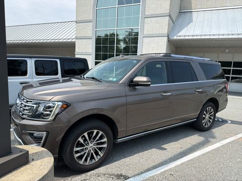 Used 2018 Ford Expedition Max Limited w/ Driver Assistance Package AWD/4WD image 2