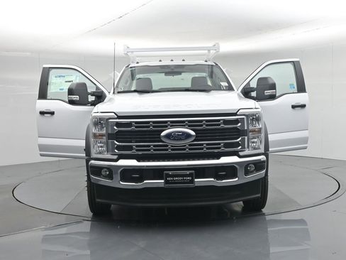 New 2025 Ford F450 XL w/ XL Chrome Package image 38