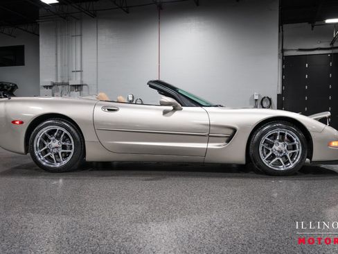 Used 1999 Chevrolet Corvette Convertible w/ Memory Pkg RWD image 6