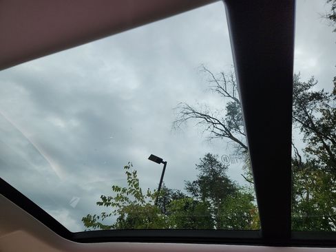 New 2025 Land Rover Defender 110 X-Dynamic SE image 25