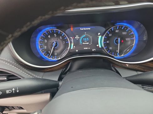 Used 2023 Chrysler Pacifica Limited FWD image 22