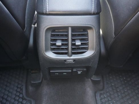 Used 2019 Jeep Cherokee Latitude Plus w/ Comfort/Convenience Group image 32