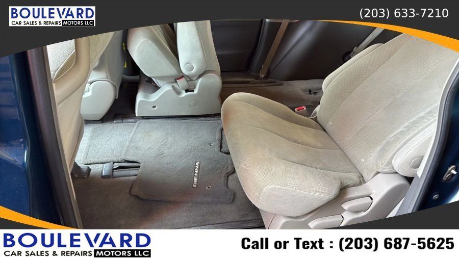 Used 2011 Toyota Sienna FWD image 27