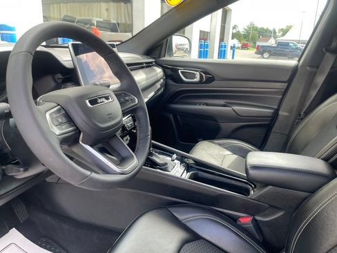 Used 2023 Jeep Compass Latitude w/ Convenience Group AWD/4WD image 11