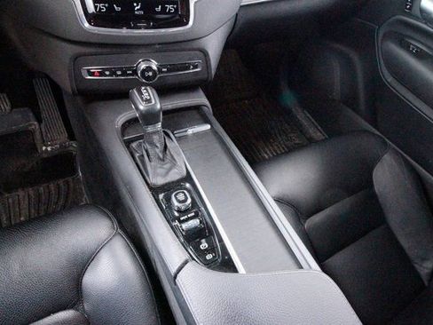 Used 2020 Volvo XC90 T6 Momentum image 8
