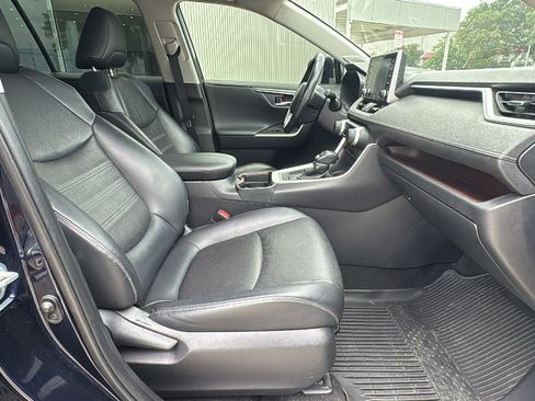 Used 2019 Toyota RAV4 Limited w/ Advanced Technology Package FWD image 28