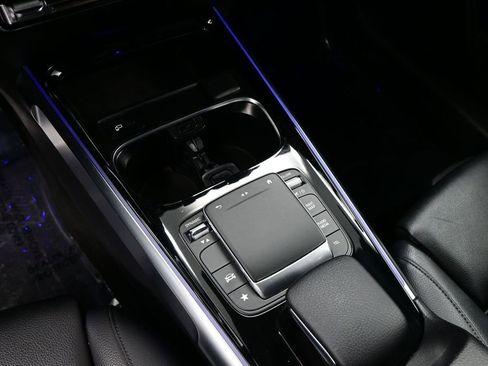 Used 2021 Mercedes-Benz GLB 250 image 18