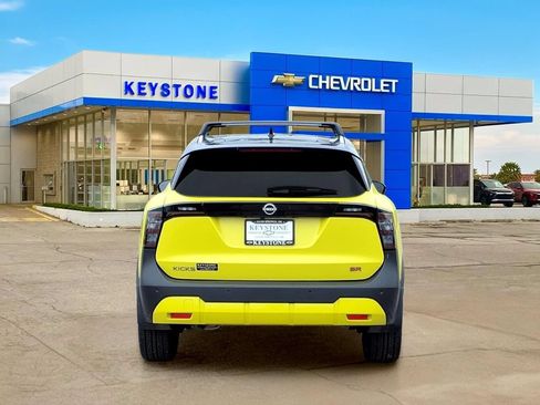 Used 2025 Nissan Kicks SR FWD image 6