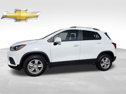 Used 2022 Chevrolet Trax LT w/ Driver Confidence Package image 3