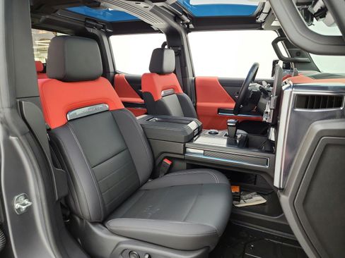Used 2026 GMC Hummer EV 4x4 Crew Cab w/ Carbon Fiber Edition Package image 19