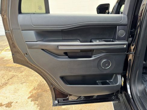 Used 2019 Ford Expedition XLT w/ Equipment Group 202A RWD image 41