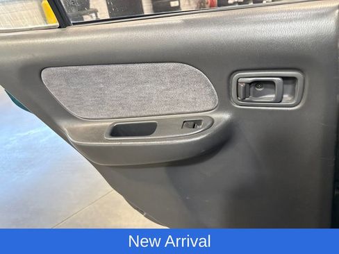 Used 1996 Nissan Sentra FWD image 11