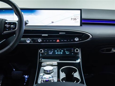 New 2026 Genesis GV70 2.5T image 32