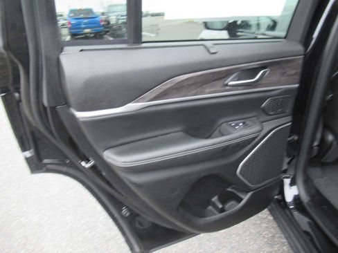 Used 2023 Jeep Grand Cherokee 4WD 4xe w/ Luxury Tech Group II image 18