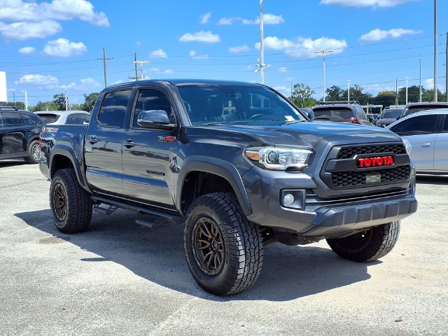 Used 2019 Toyota Tacoma TRD Off-Road AWD/4WD image 3
