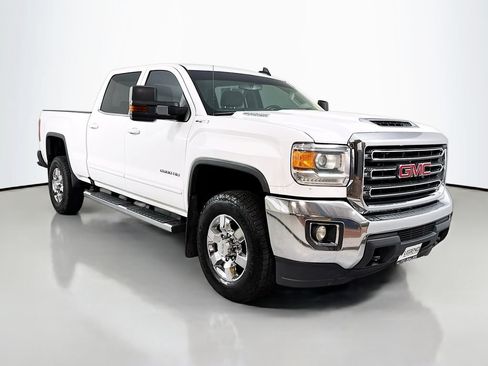 Used 2018 GMC Sierra 2500 SLE w/ SLE Fleet Preferred Package AWD/4WD image 3