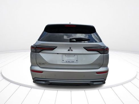 Used 2025 Mitsubishi Outlander SE FWD image 5