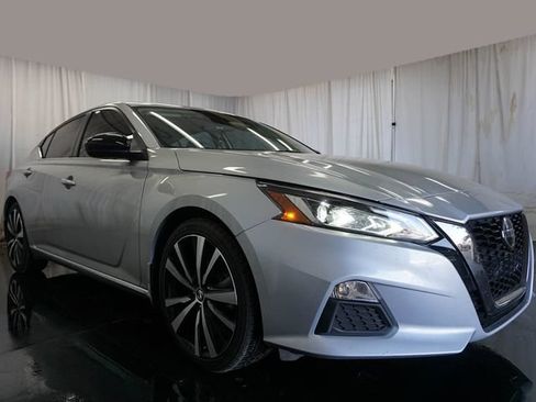 Used 2021 Nissan Altima 2.5 SR FWD image 2