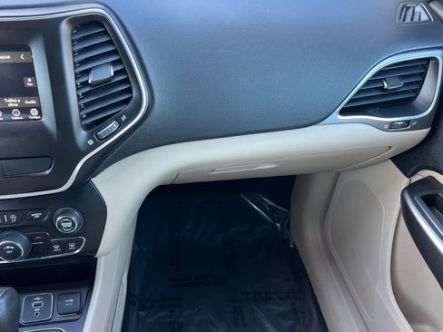 Used 2020 Jeep Cherokee Latitude image 29