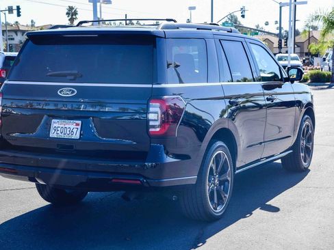 Used 2023 Ford Expedition Limited image 4