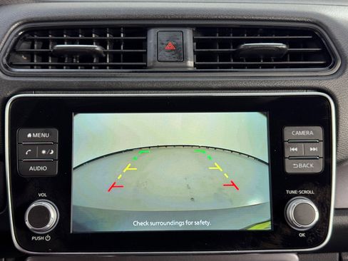 Used 2025 Nissan Leaf S image 23