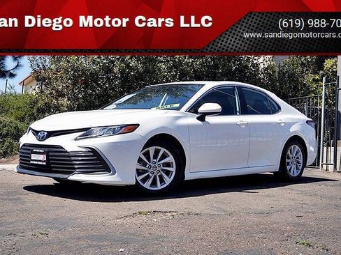 Used 2021 Toyota Camry LE image 1