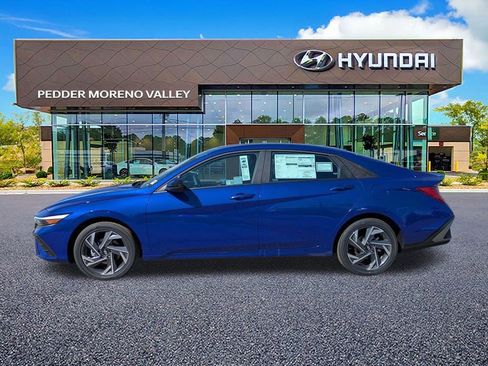 New 2025 Hyundai Elantra SEL image 3
