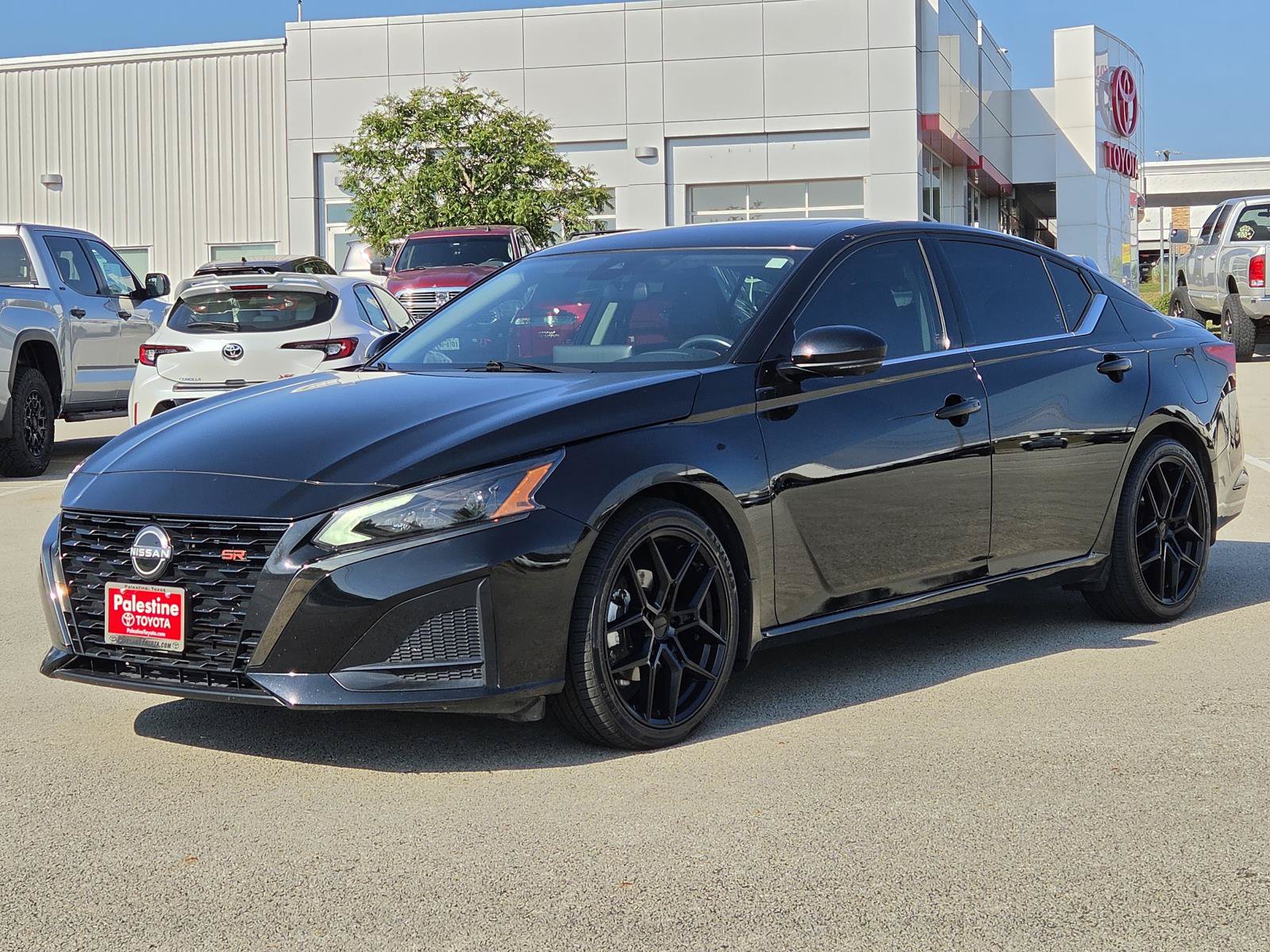 Used 2024 Nissan Altima 2.0 SR FWD image 3