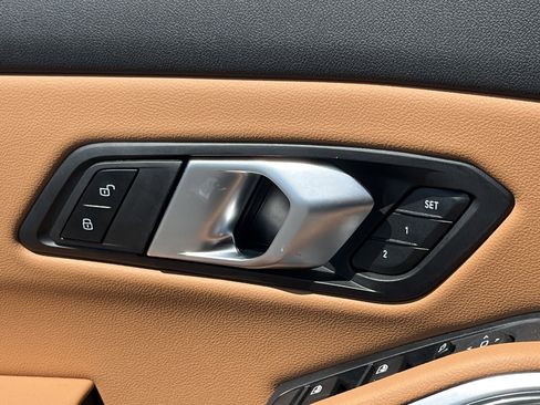 Used 2025 BMW 330i Sedan w/ Premium Package image 17