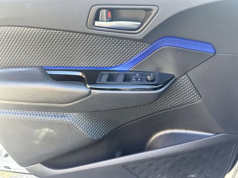 Used 2021 Toyota C-HR XLE image 32