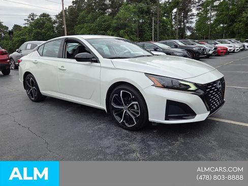 Used 2025 Nissan Altima 2.5 SR FWD image 17