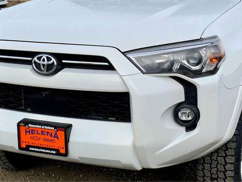 Used 2022 Toyota 4Runner SR5 Premium image 12