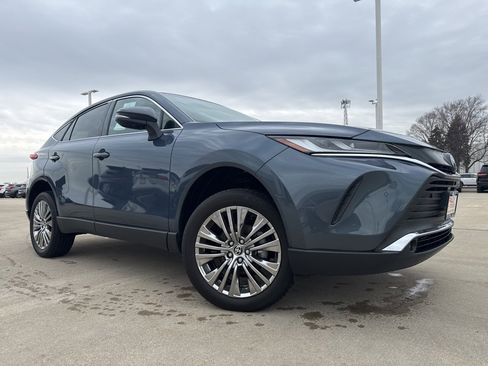 Certified 2023 Toyota Venza Limited image 2