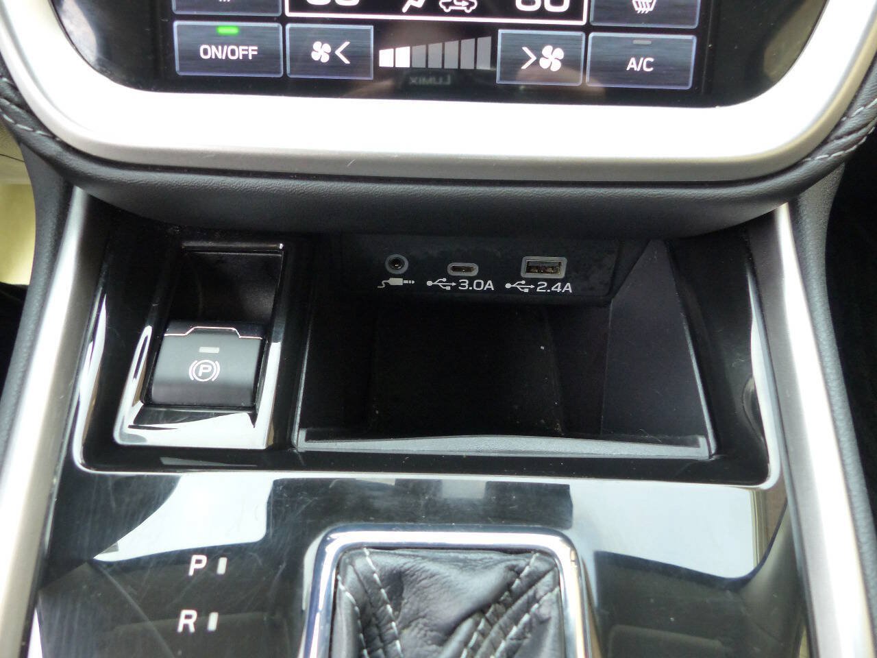 Used 2023 Subaru Outback Premium AWD/4WD image 32